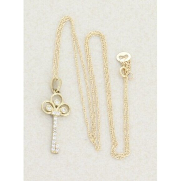 10k Yellow Gold Cubic Zirconia Key Necklace  18 inch chain - Picture 5 of 8